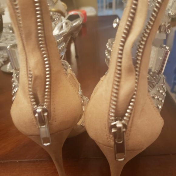 Womens shoes sz 6.5 clear rhinestones and tan - Picture 2 of 3